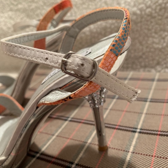 High heels sandals with diamonds. - Picture 8 of 9